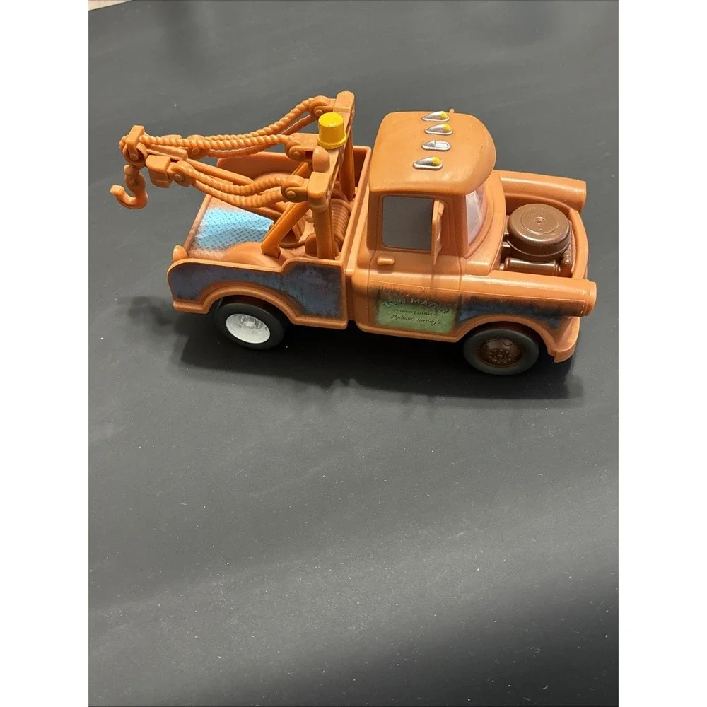 Disney Pixar Cars Lot - Mack Transforming Playset Hauler & Moving Moments Mater